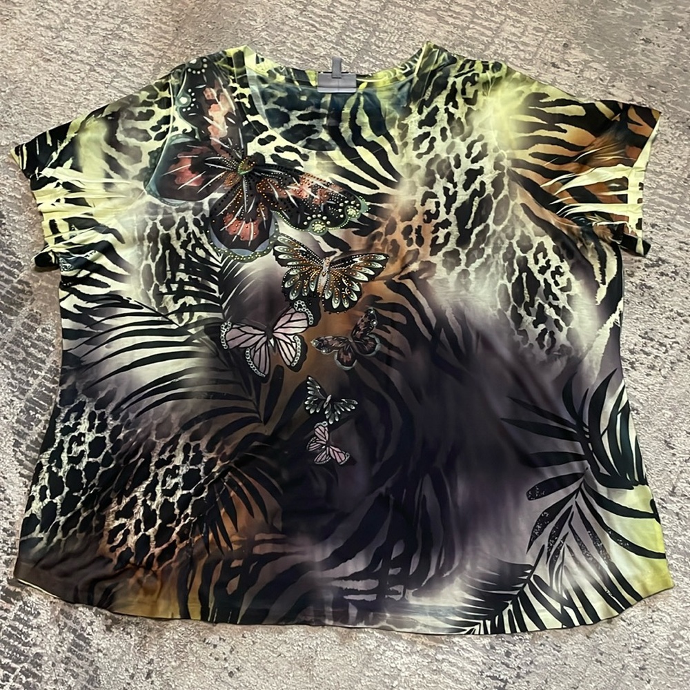 Beautiful ladies Essentials short sleeve butterfly jungle print top sz 3X